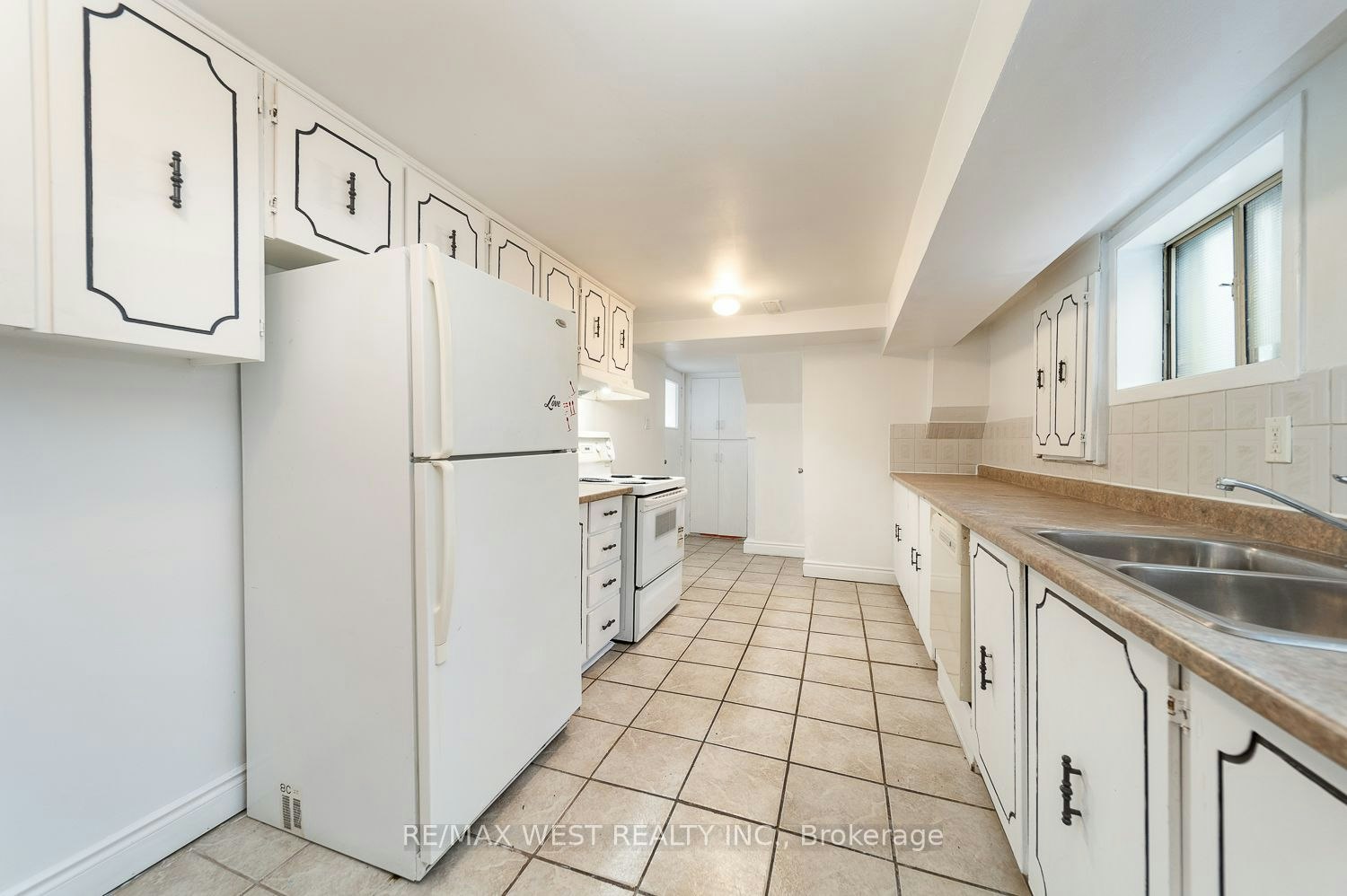 2534 Palisander Avenue, Mississauga, ON, L5B 2L2 - 9