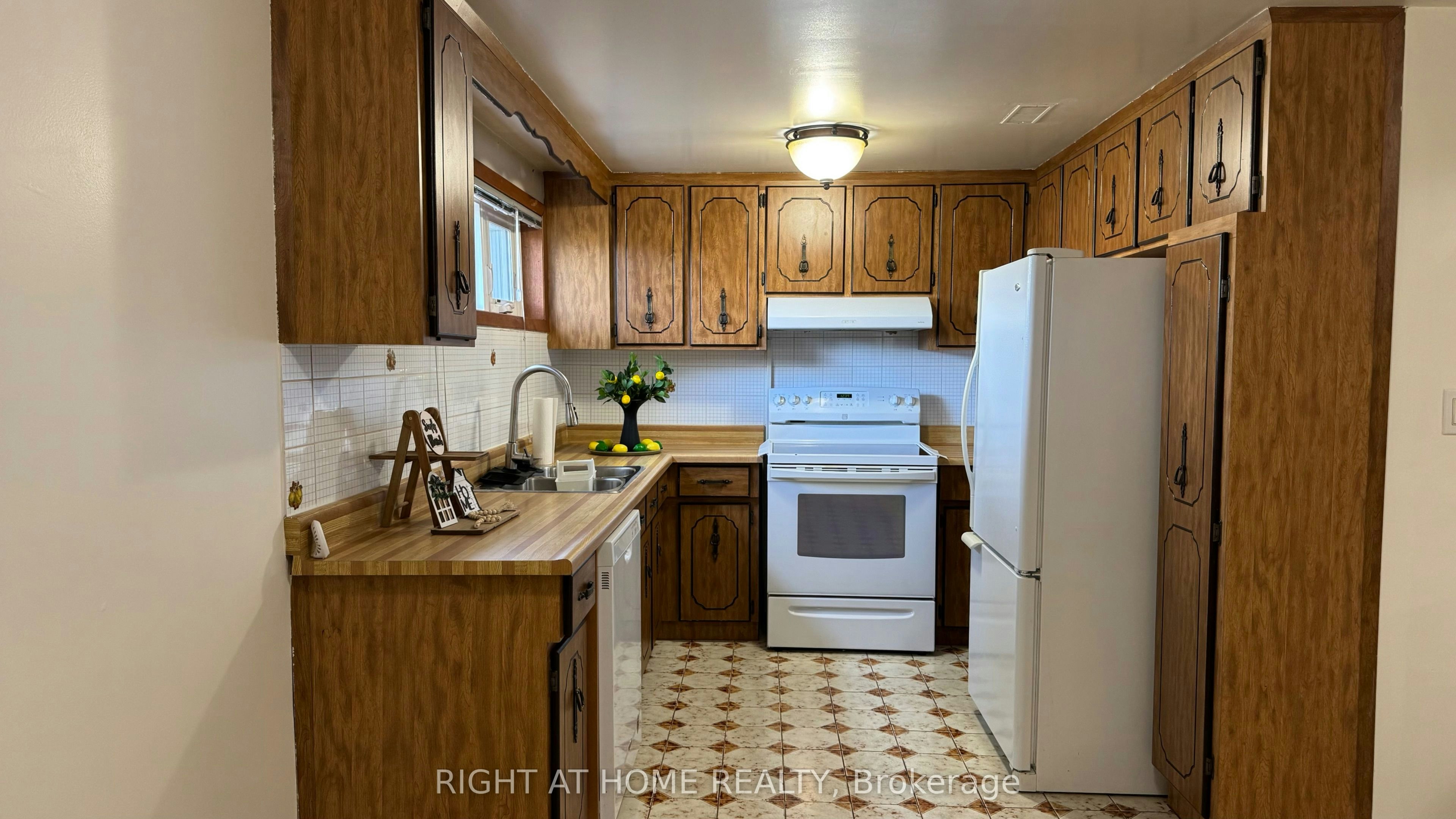 Lower Level-31 Whitburn Crescent, Toronto, ON, M3M 2S3 - 16