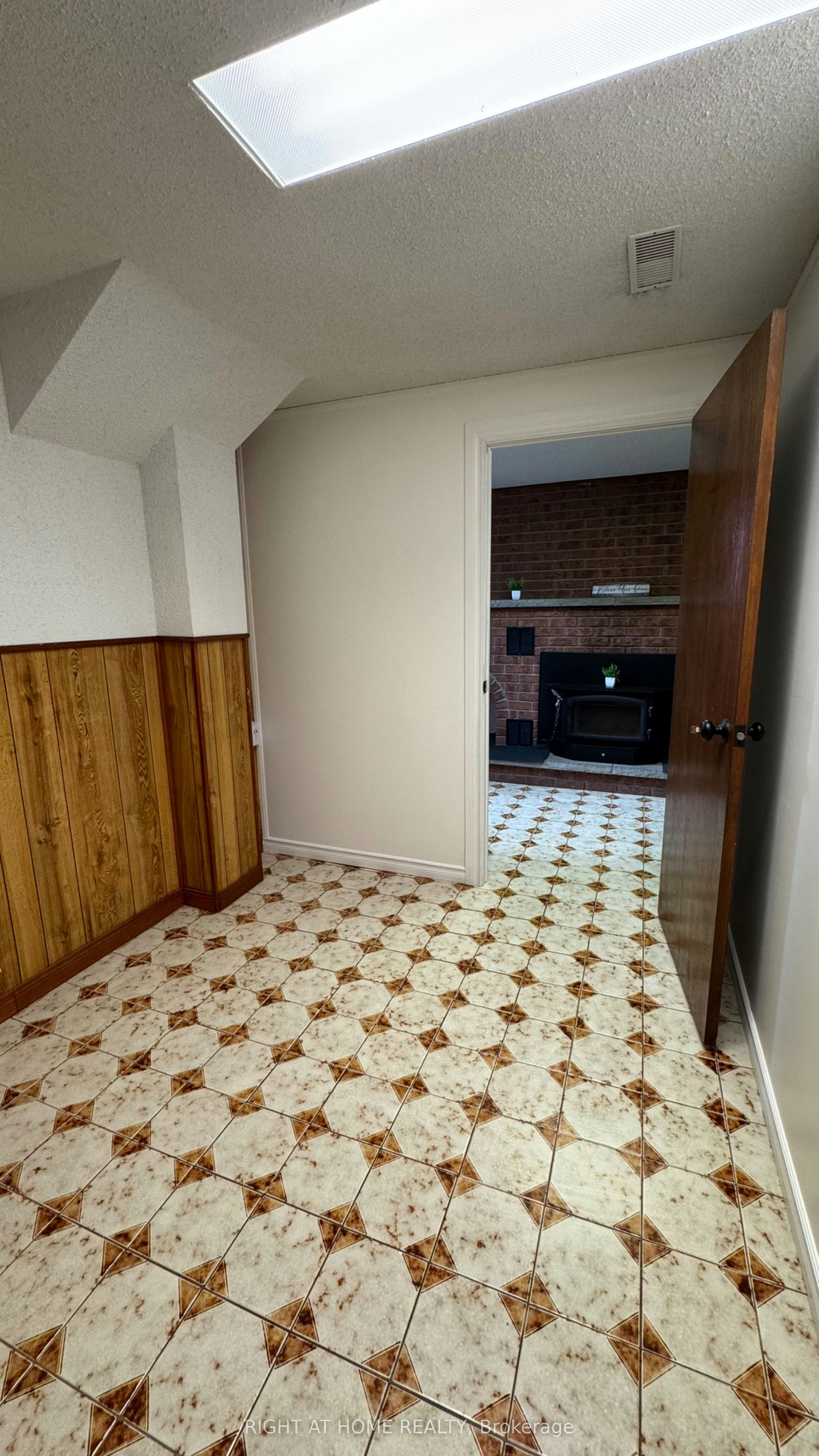 Lower Level-31 Whitburn Crescent, Toronto, ON, M3M 2S3 - 22