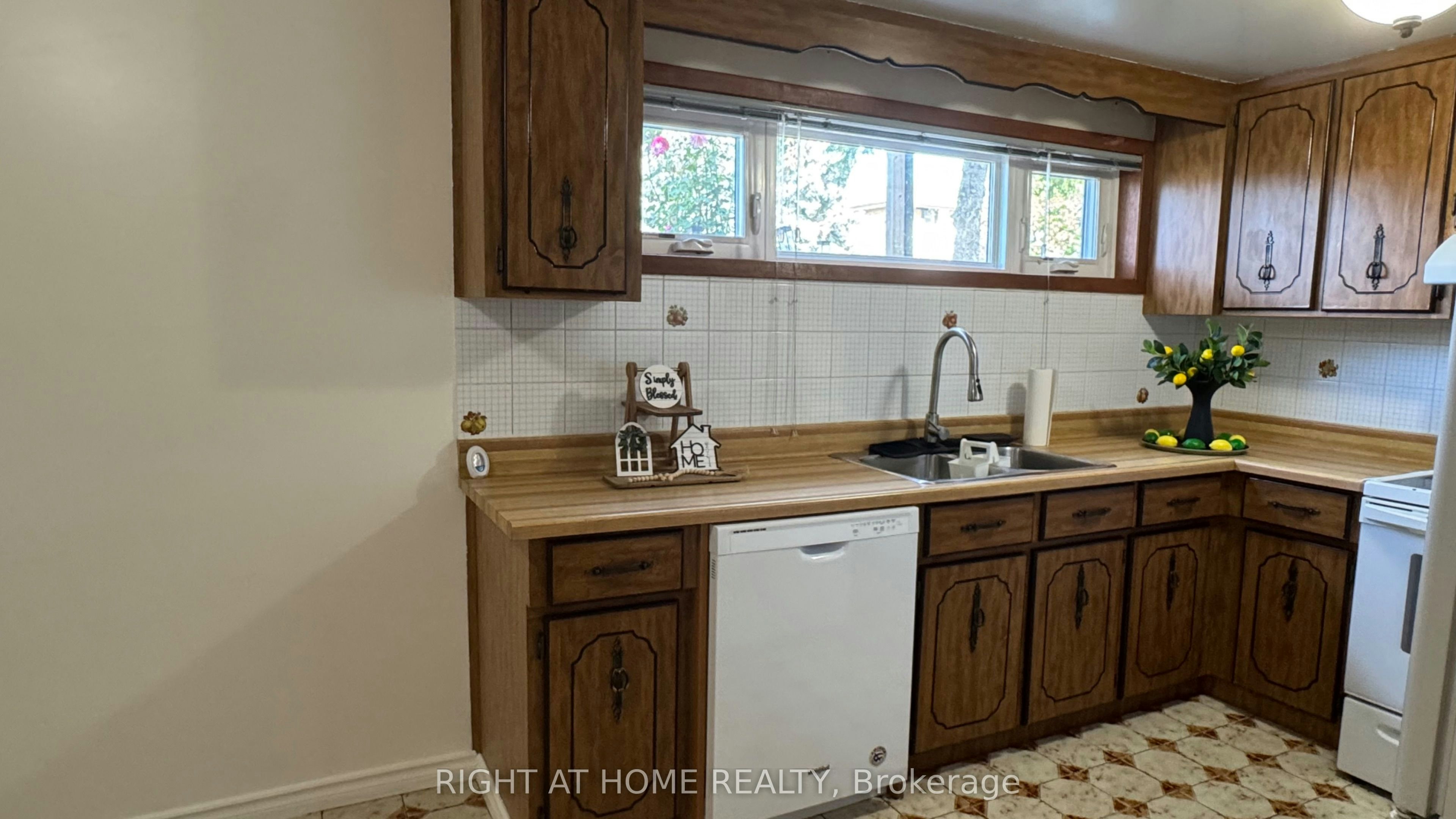 Lower Level-31 Whitburn Crescent, Toronto, ON, M3M 2S3 - 17