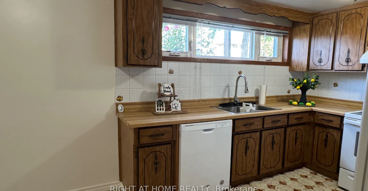 Lower Level-31 Whitburn Crescent, Toronto, ON, M3M 2S3 - 17