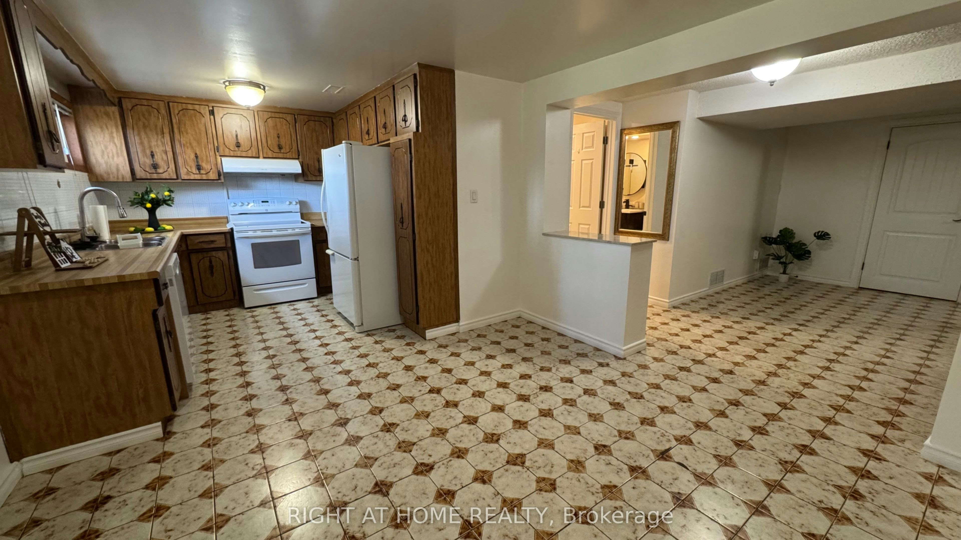 Lower Level-31 Whitburn Crescent, Toronto, ON, M3M 2S3 - 10