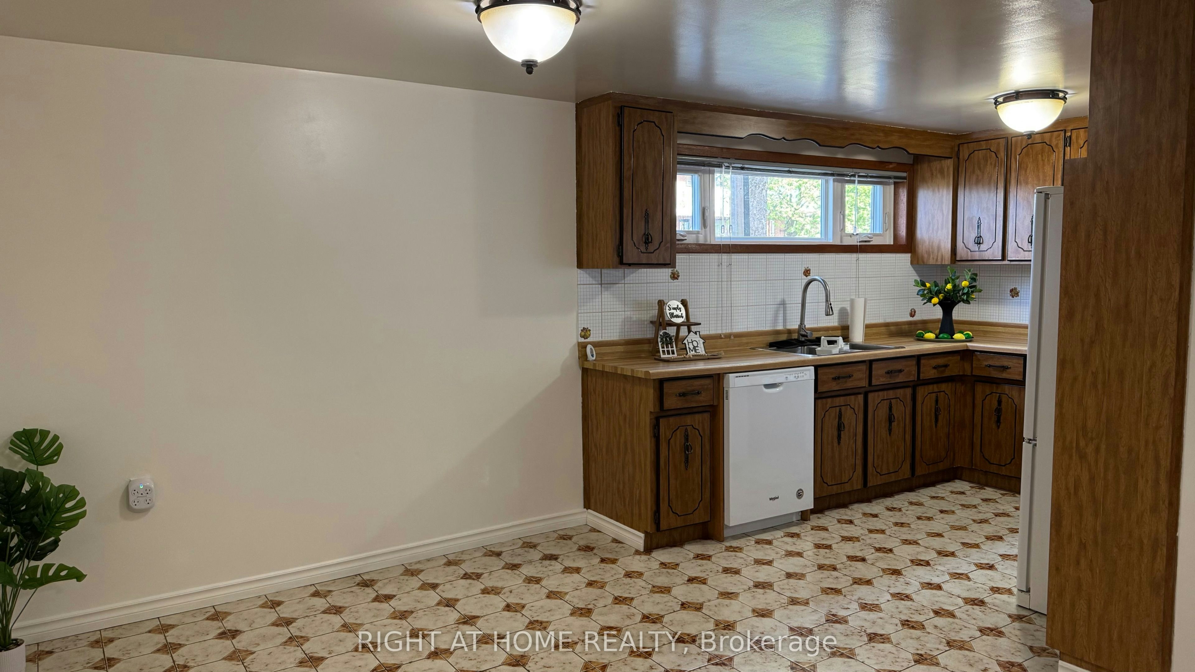 Lower Level-31 Whitburn Crescent, Toronto, ON, M3M 2S3 - 15