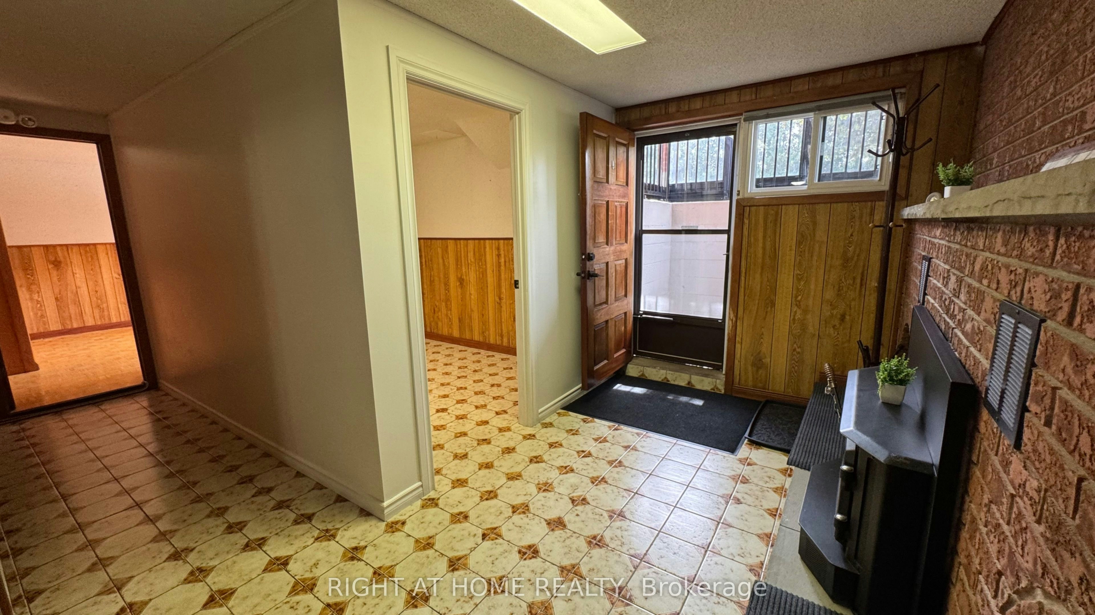 Lower Level-31 Whitburn Crescent, Toronto, ON, M3M 2S3 - 6