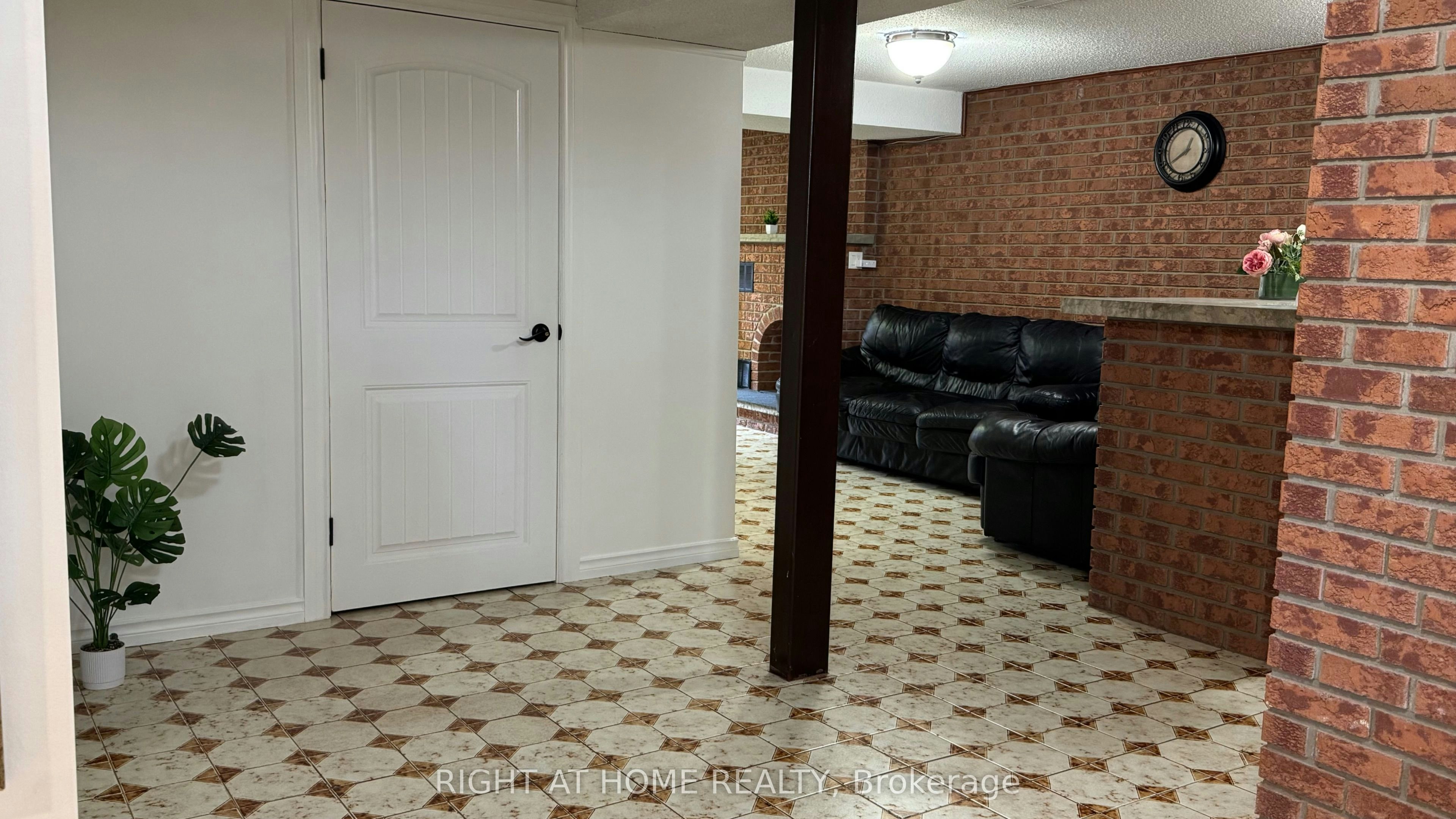 Lower Level-31 Whitburn Crescent, Toronto, ON, M3M 2S3 - 8