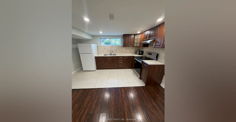 15 Macleod Street, Toronto, ON, M6L 2M7 - 3