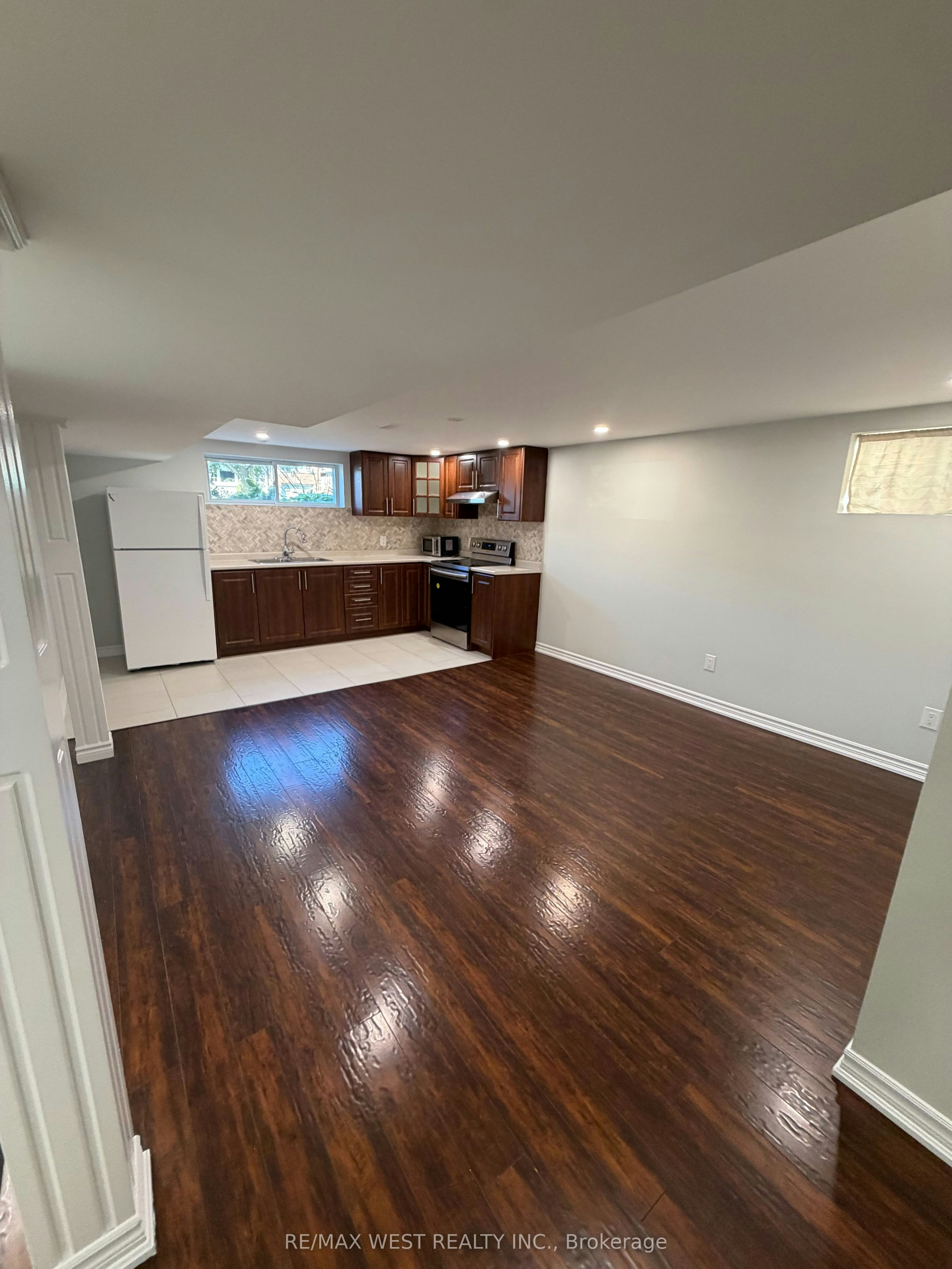 15 Macleod Street, Toronto, ON, M6L 2M7