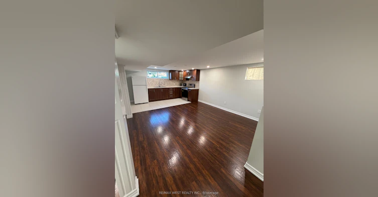 15 Macleod Street, Toronto, ON, M6L 2M7