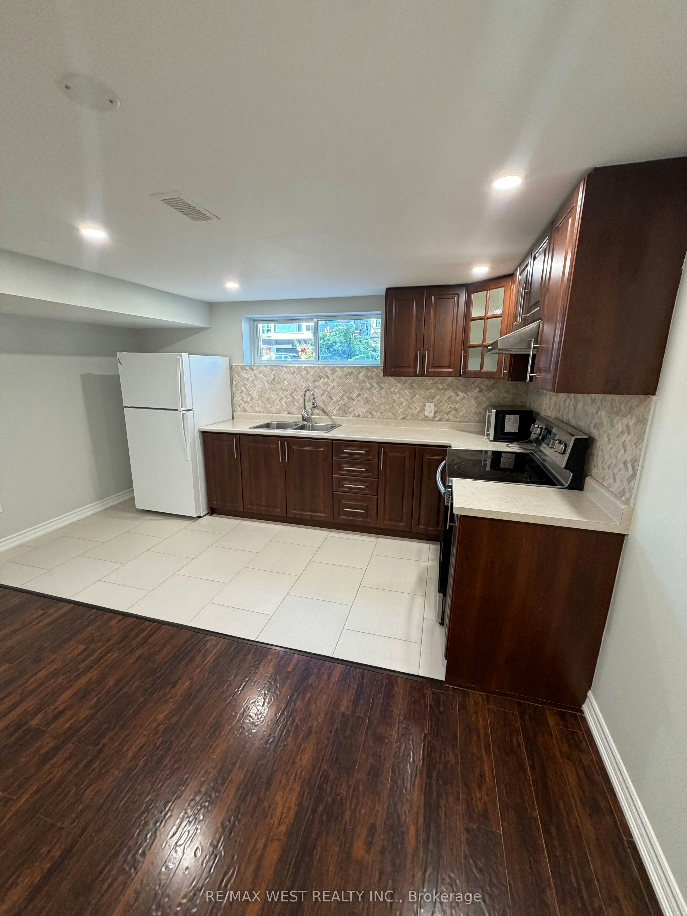15 Macleod Street, Toronto, ON, M6L 2M7 - 2