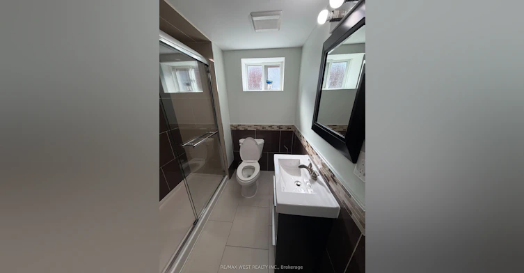 15 Macleod Street, Toronto, ON, M6L 2M7 - 8