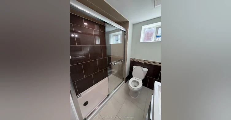 15 Macleod Street, Toronto, ON, M6L 2M7 - 7