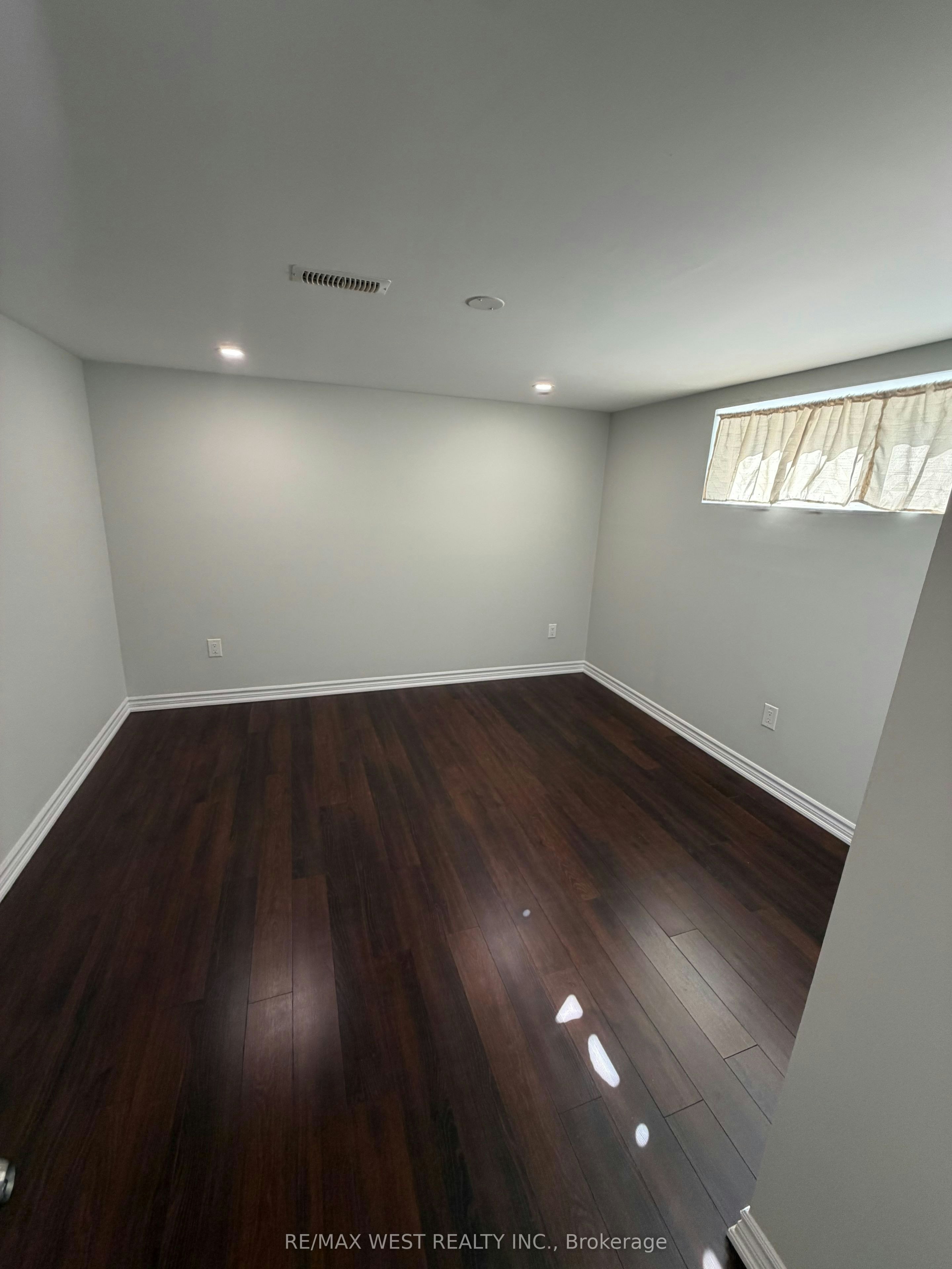 15 Macleod Street, Toronto, ON, M6L 2M7 - 11