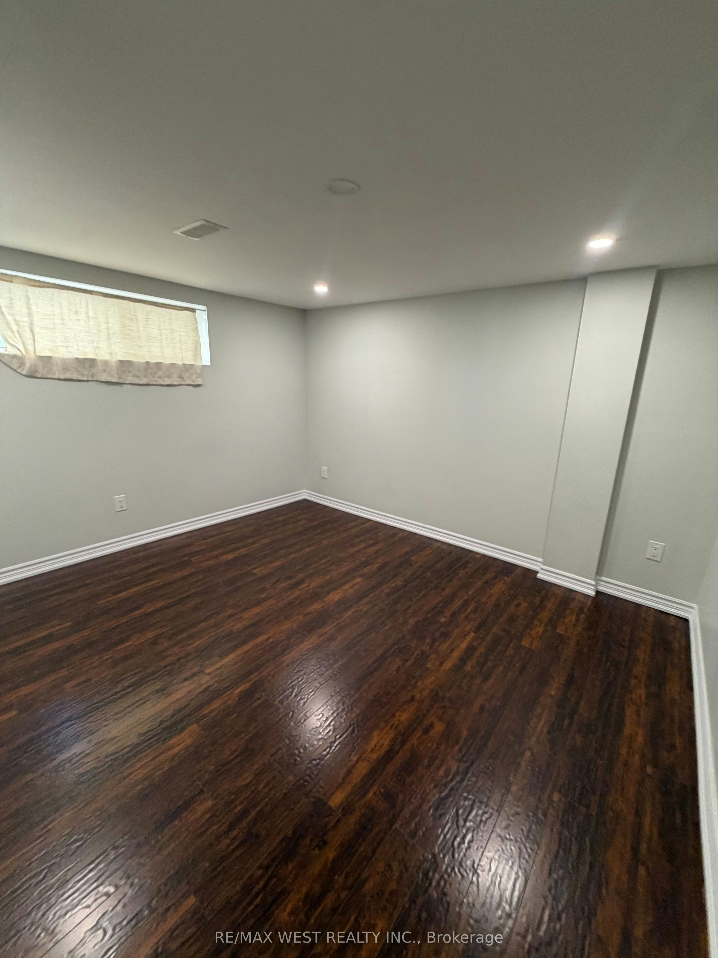15 Macleod Street, Toronto, ON, M6L 2M7 - 10
