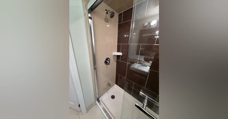 15 Macleod Street, Toronto, ON, M6L 2M7 - 9