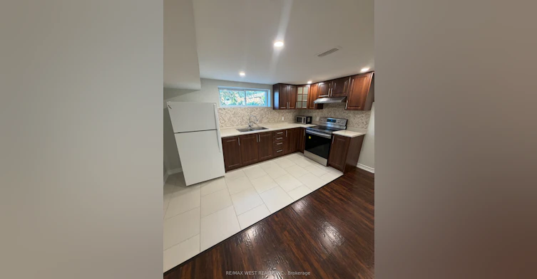 15 Macleod Street, Toronto, ON, M6L 2M7 - 4