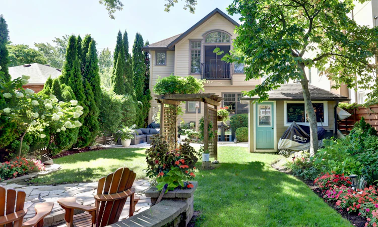 31 Maple Avenue N