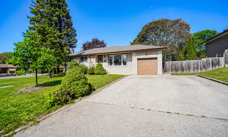 50 Roskell Crescent