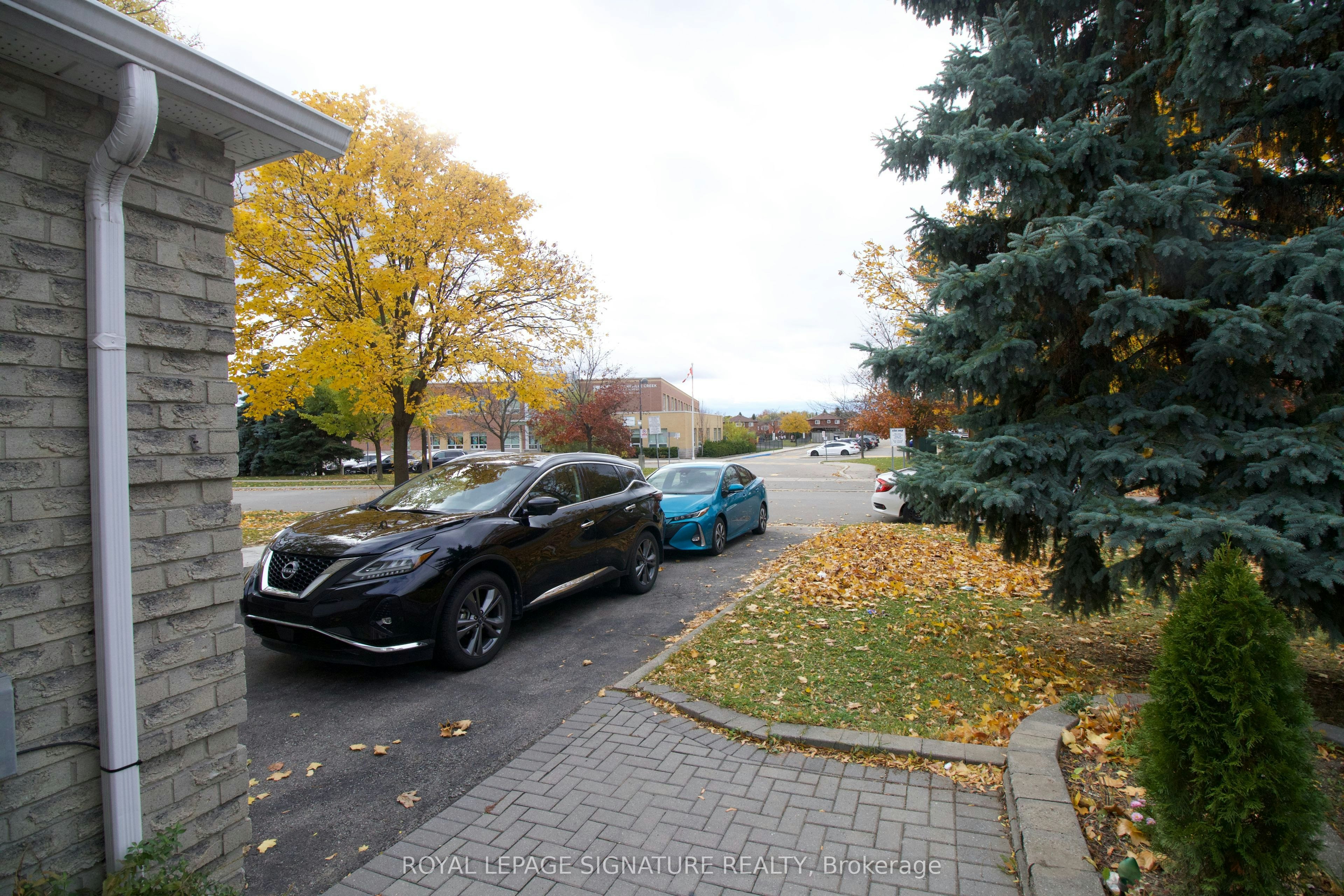 5125 Salishan Circle, Mississauga, ON, L5R 3E8 - 6