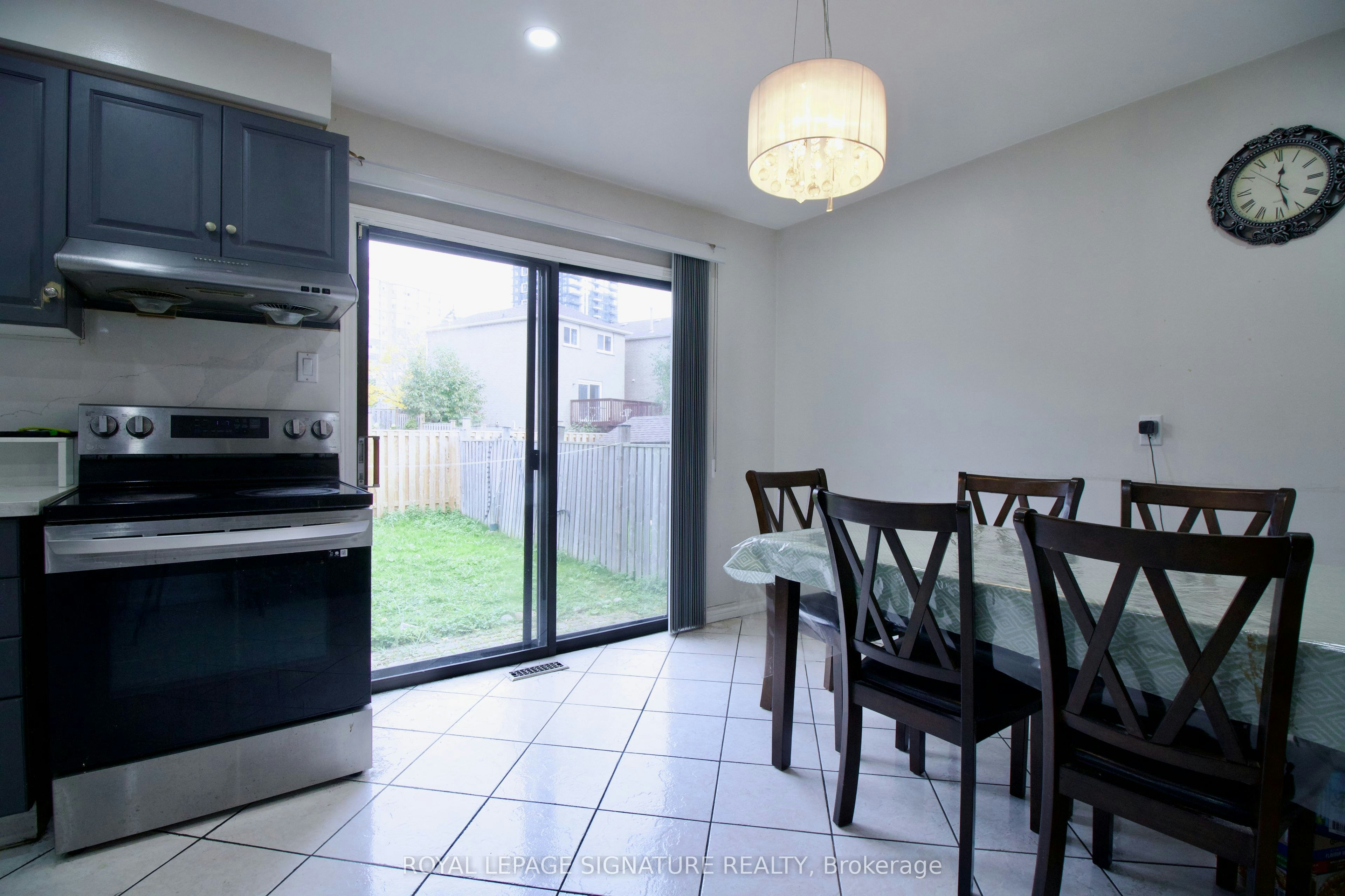 5125 Salishan Circle, Mississauga, ON, L5R 3E8 - 20