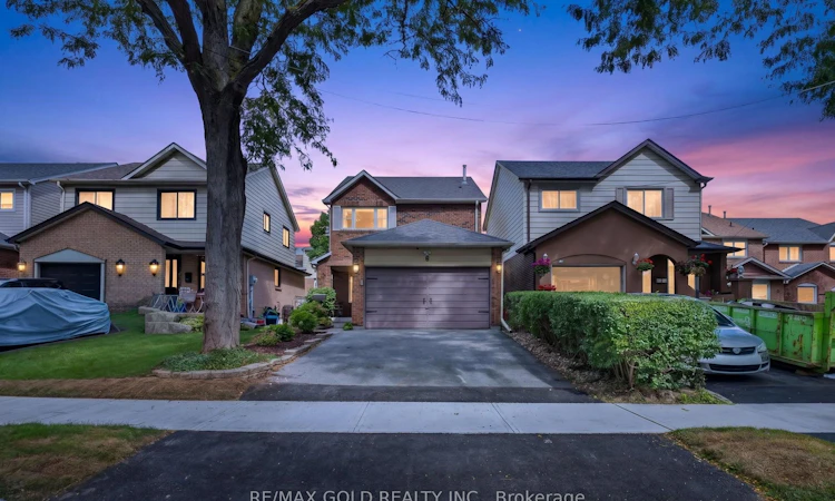 6 Rowe Court
