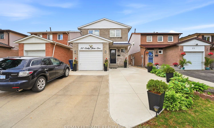 37 Cathy Jean Crescent