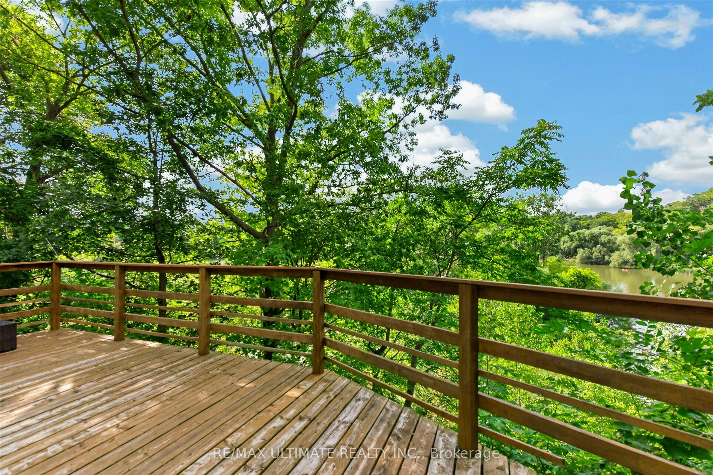 Upper-39 Riverside Crescent, Toronto, ON, M6S 1B5 - 35
