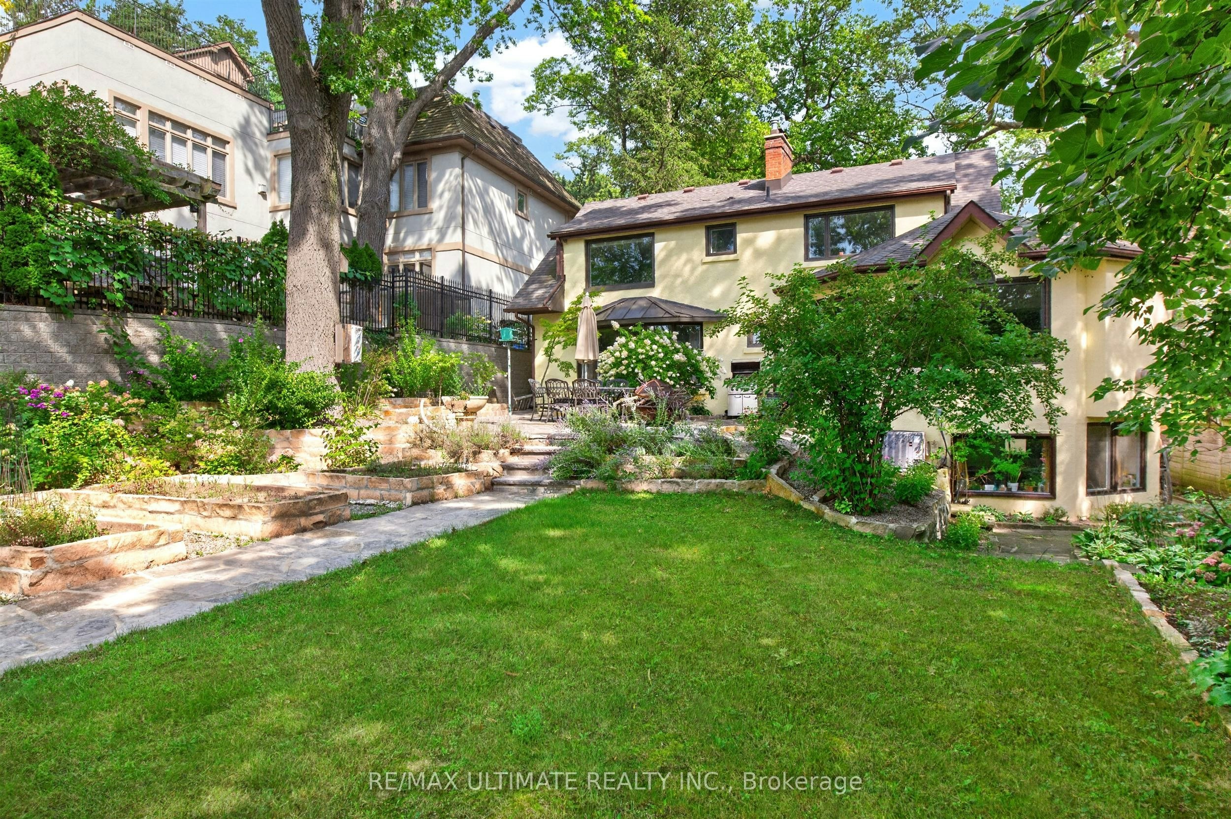 Upper-39 Riverside Crescent, Toronto, ON, M6S 1B5 - 32