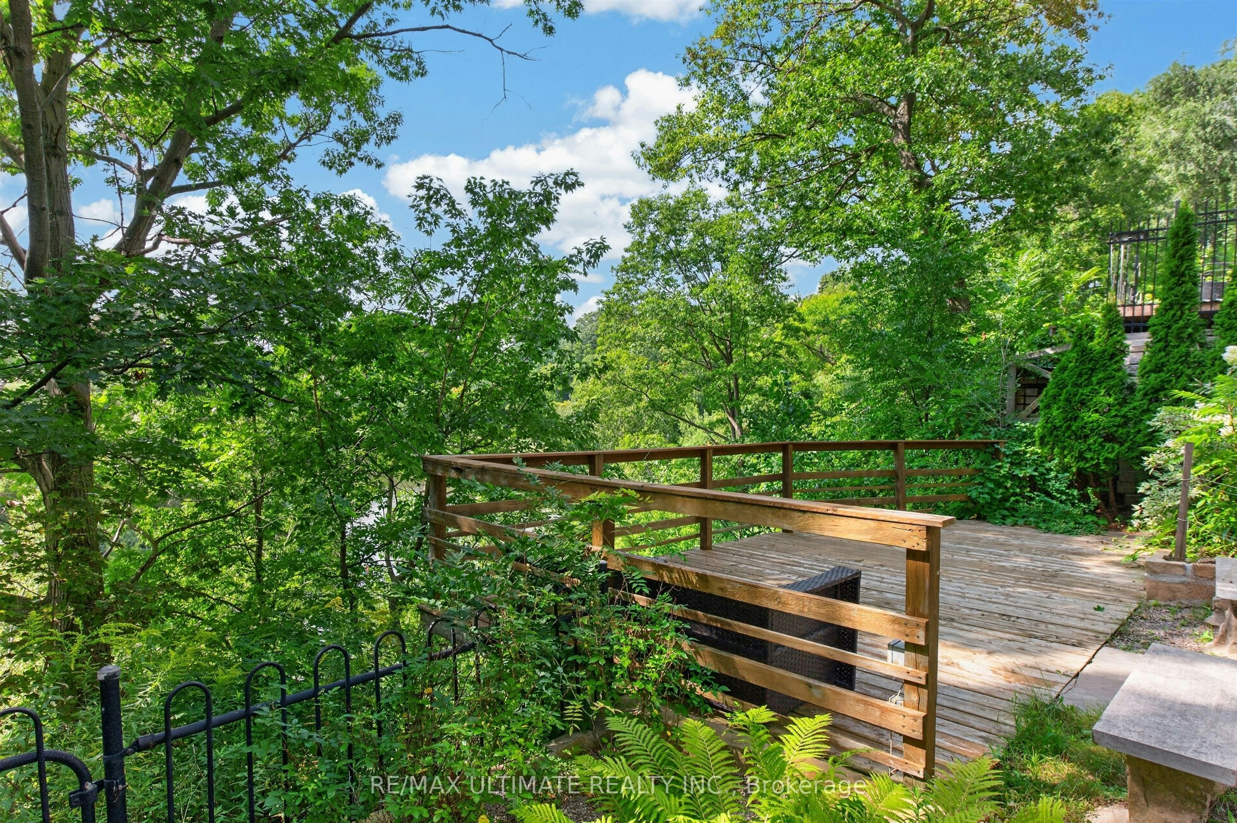 Upper-39 Riverside Crescent, Toronto, ON, M6S 1B5 - 33