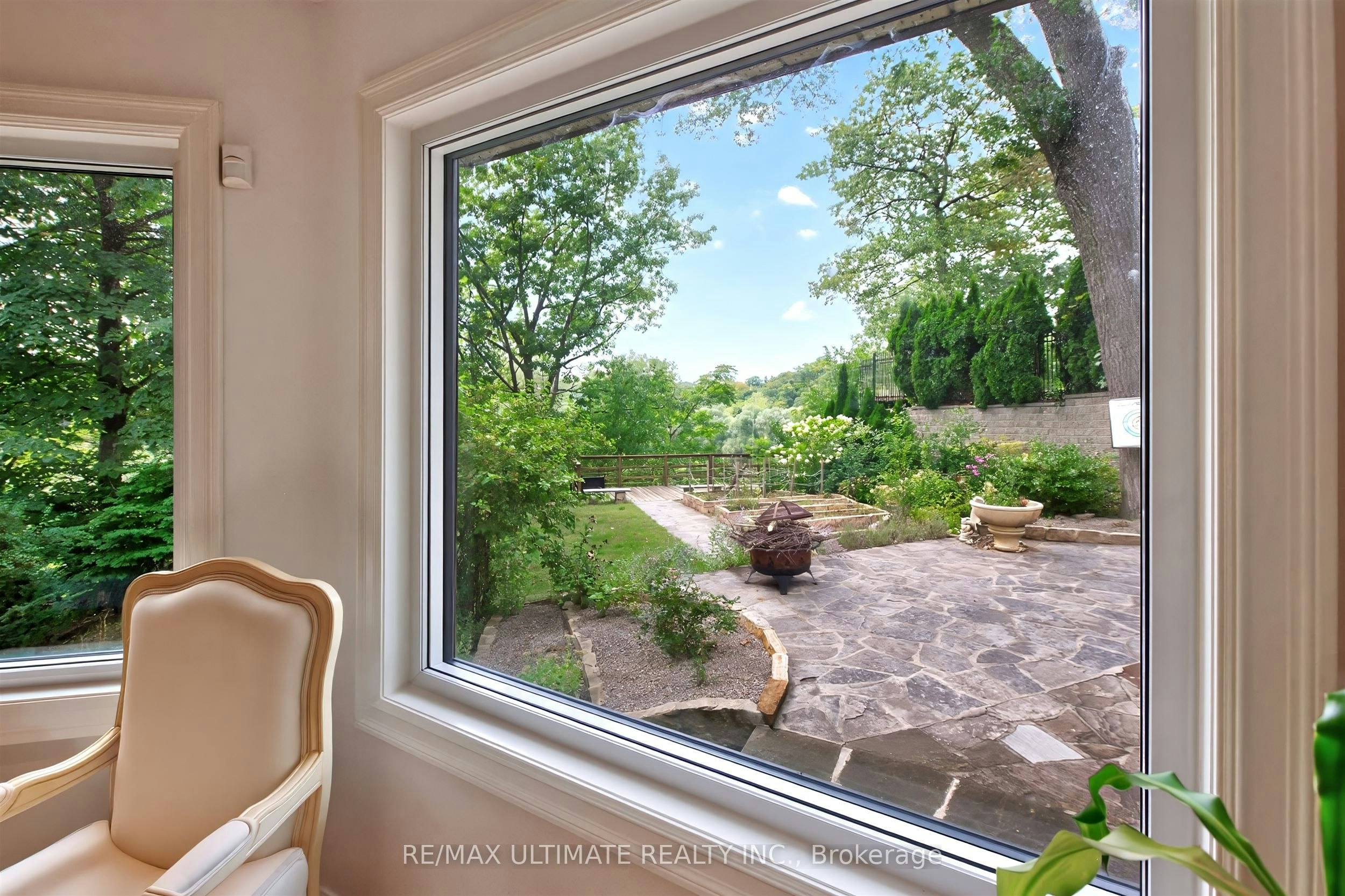 Upper-39 Riverside Crescent, Toronto, ON, M6S 1B5 - 14