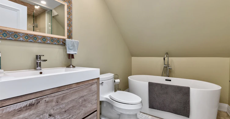 Upper-39 Riverside Crescent, Toronto, ON, M6S 1B5 - 25