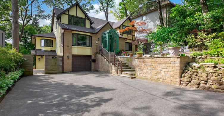 Upper-39 Riverside Crescent, Toronto, ON, M6S 1B5