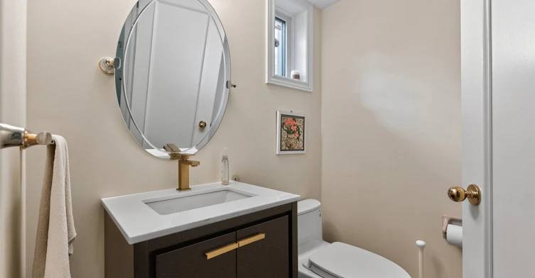 Upper-39 Riverside Crescent, Toronto, ON, M6S 1B5 - 16