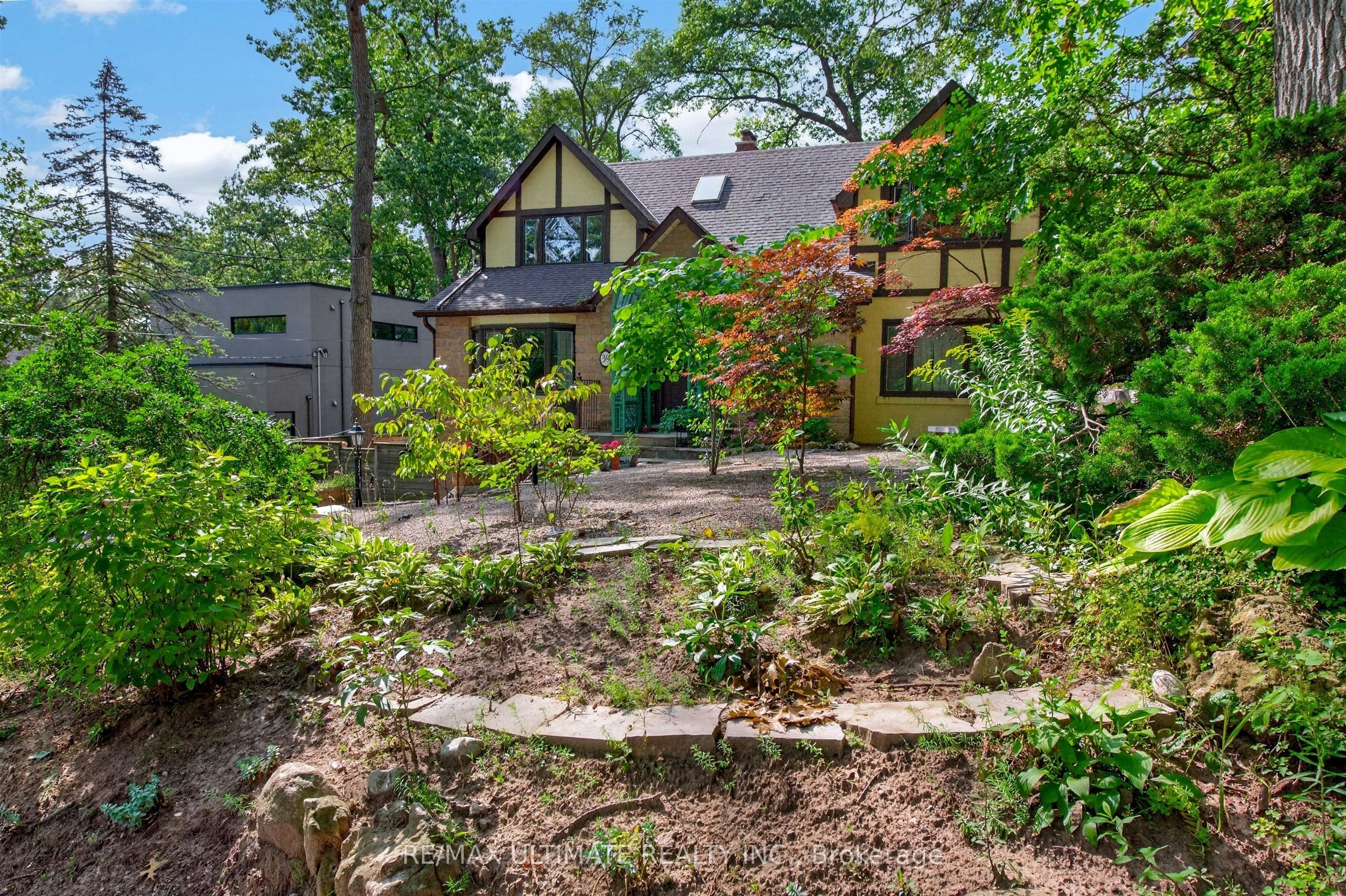 Upper-39 Riverside Crescent, Toronto, ON, M6S 1B5 - 2