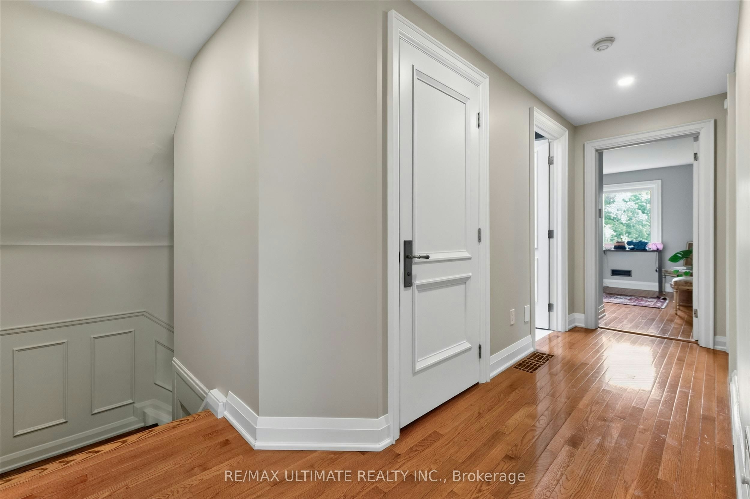 Upper-39 Riverside Crescent, Toronto, ON, M6S 1B5 - 17