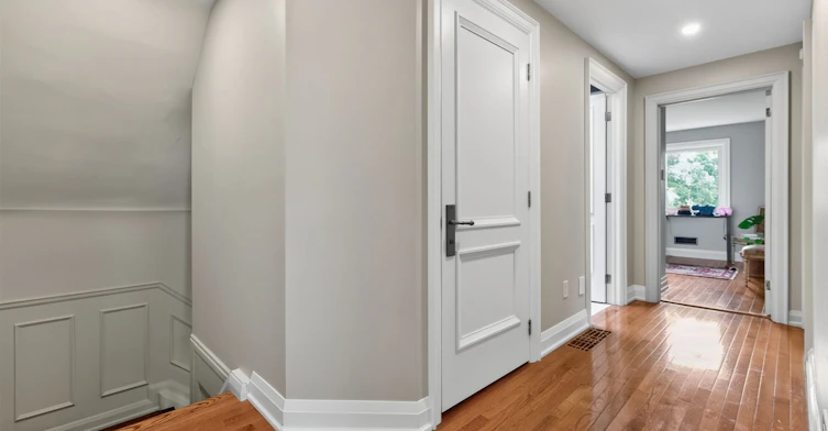 Upper-39 Riverside Crescent, Toronto, ON, M6S 1B5 - 17