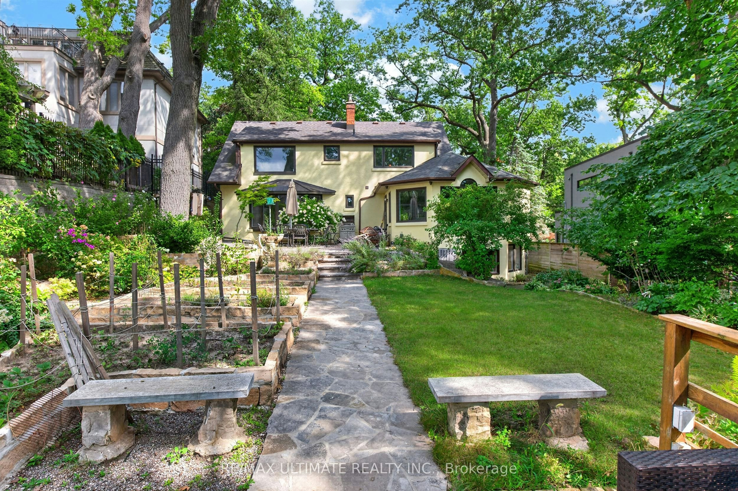 Upper-39 Riverside Crescent, Toronto, ON, M6S 1B5 - 34