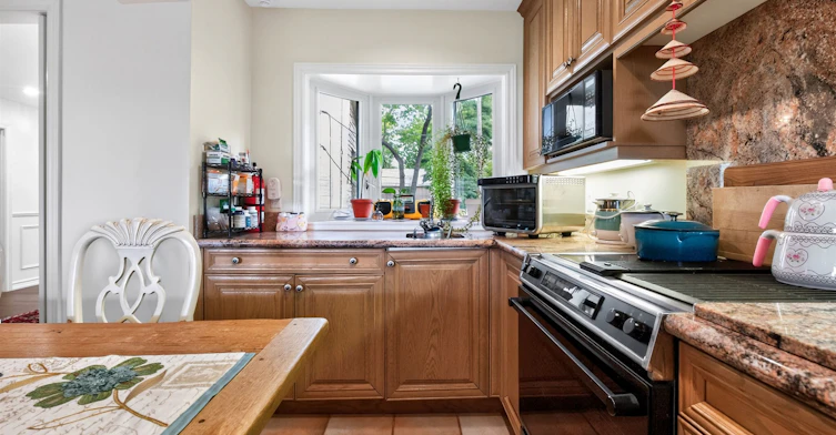 Upper-39 Riverside Crescent, Toronto, ON, M6S 1B5 - 10
