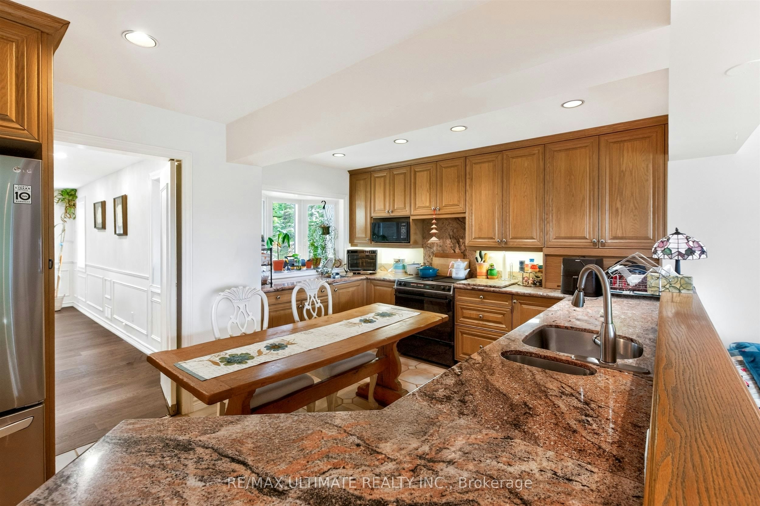Upper-39 Riverside Crescent, Toronto, ON, M6S 1B5 - 9