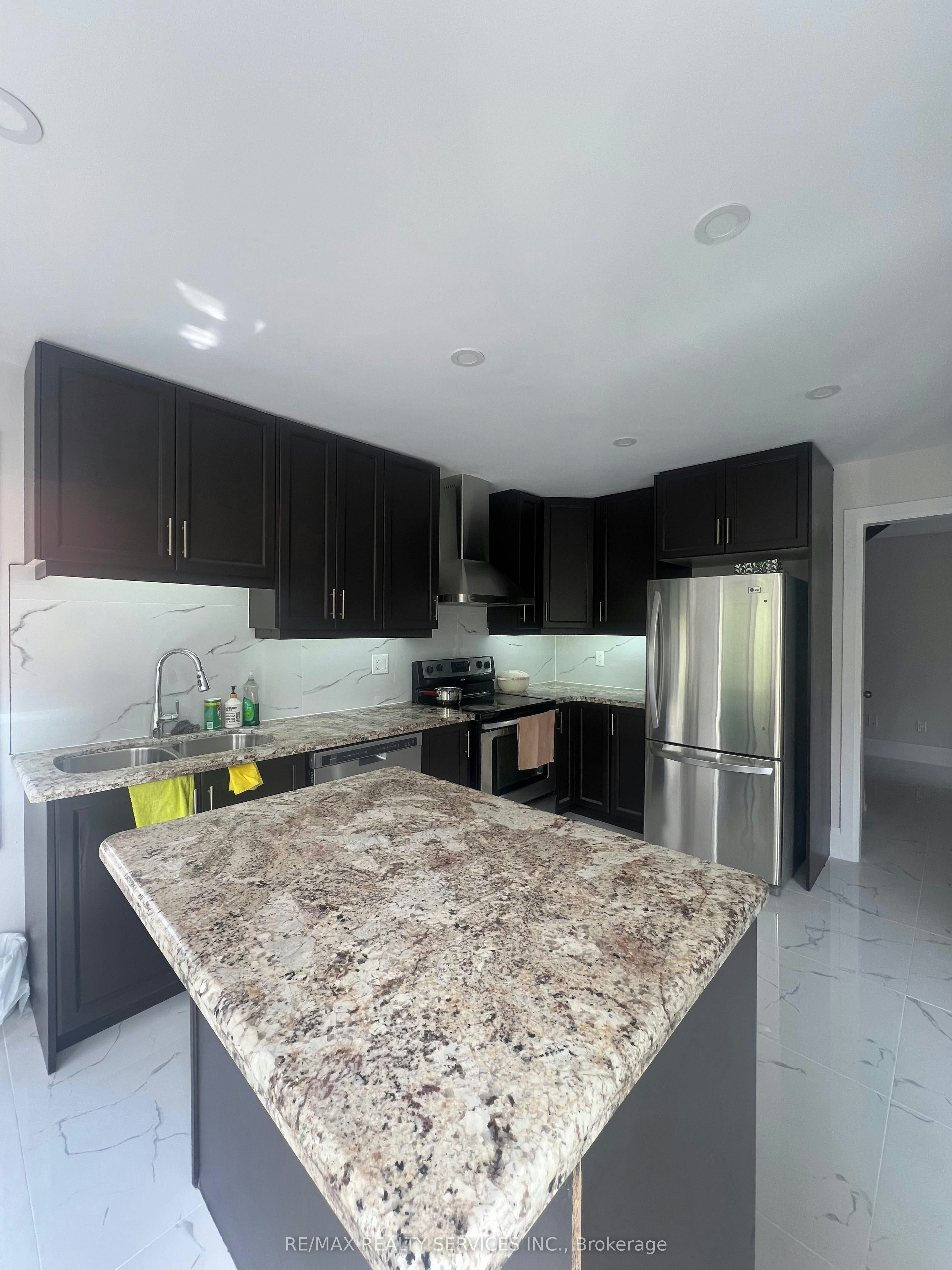 42 Dundalk Crescent, Brampton, ON, L6Z 2V1 - 9