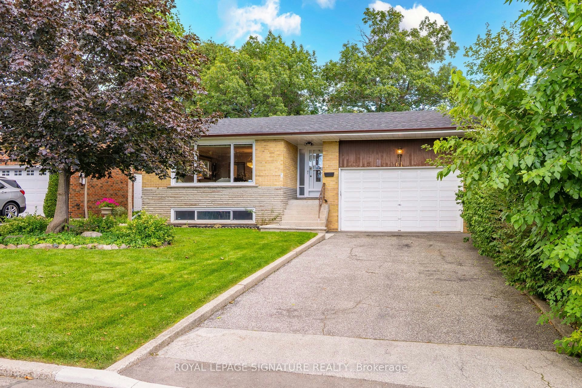 61 Comay Road, Toronto, ON, M6M 2K9