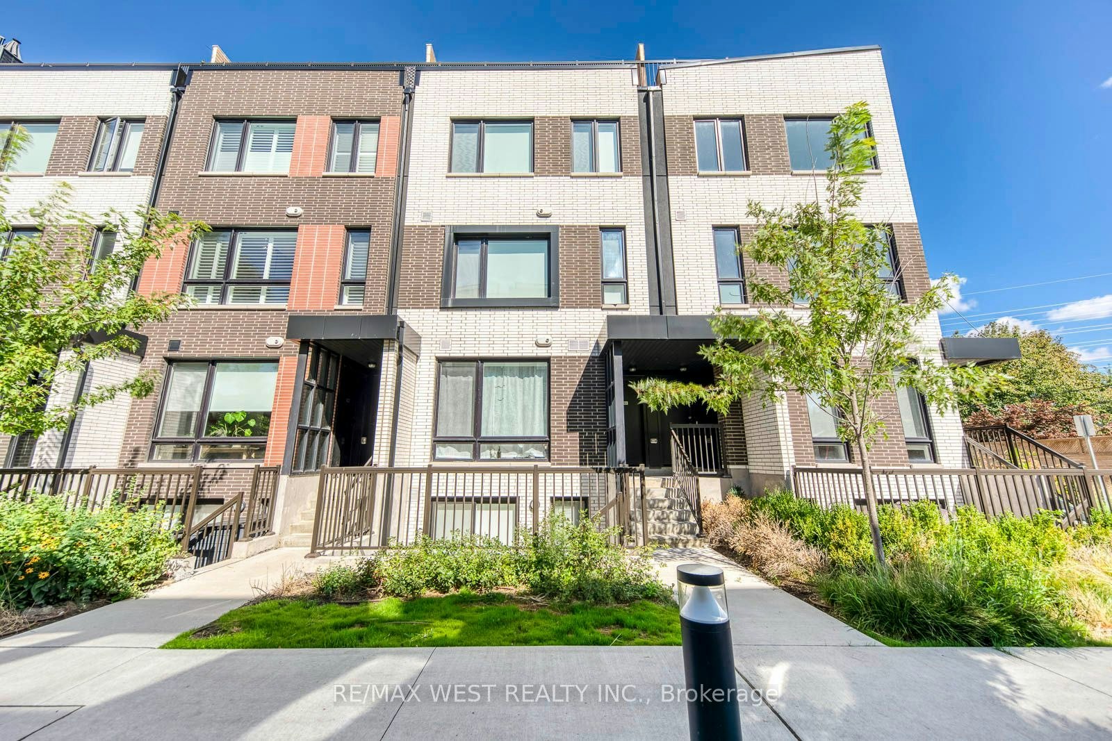 3-40 Ed Clark Gardens Boulevard, Toronto, ON, M6N 0B5