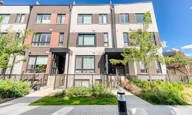 3-40 Ed Clark Gardens Boulevard