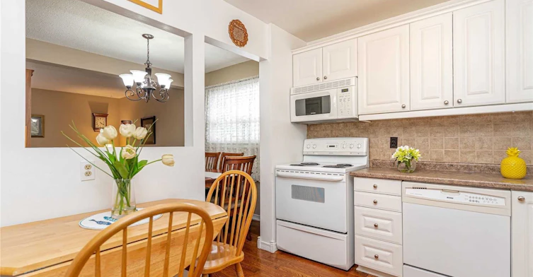 25 Gladstone Square, Brampton, ON, L6S 2H5 - 2