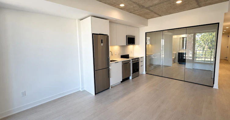 407-1 Vine Avenue, Toronto, ON, M6P 0C8 - 5