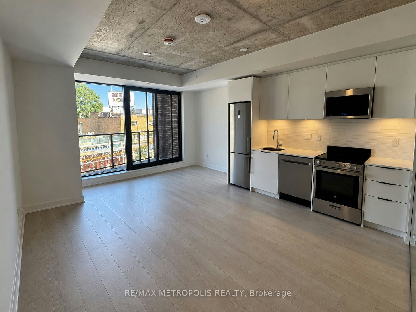 407-1 Vine Avenue, Toronto, ON, M6P 0C8 - 3