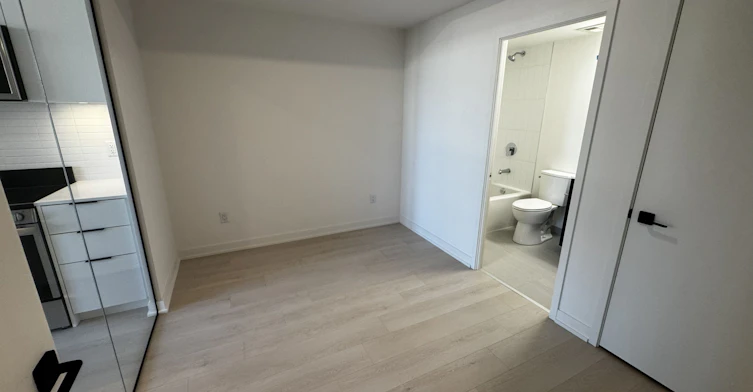 407-1 Vine Avenue, Toronto, ON, M6P 0C8 - 7