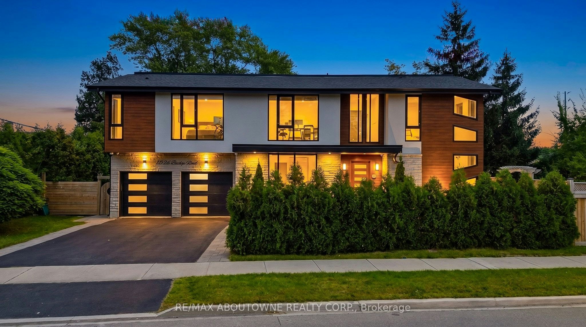 1526 Bridge Road, Oakville, ON, L6L 2E3
