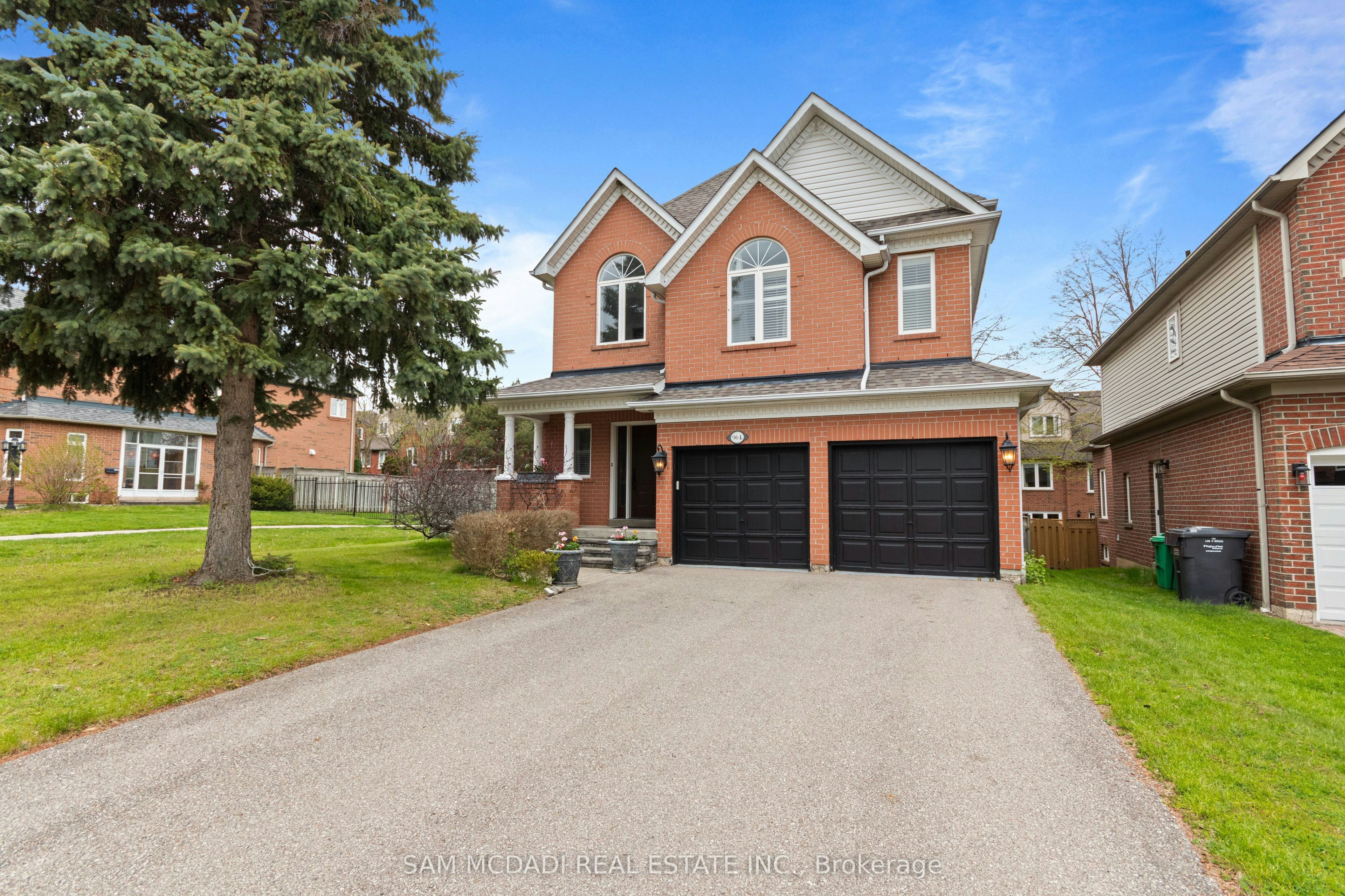 964 Queen Street W, Mississauga, ON, L5H 4J7