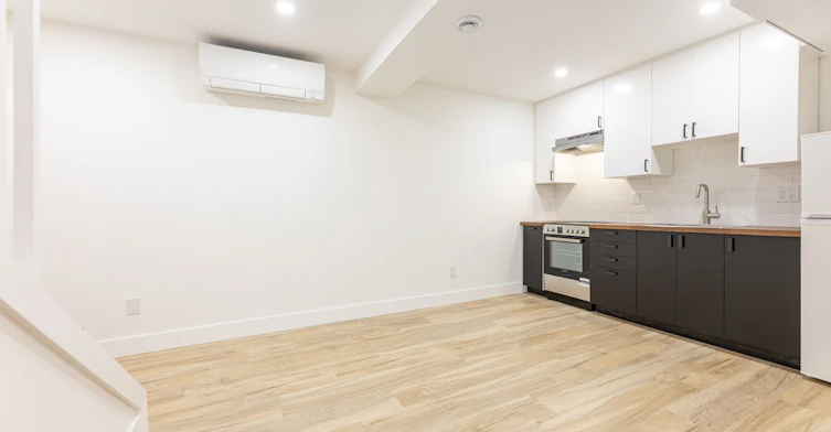 D-130 Jane Street, Toronto, ON, M6S 3Y6 - 7