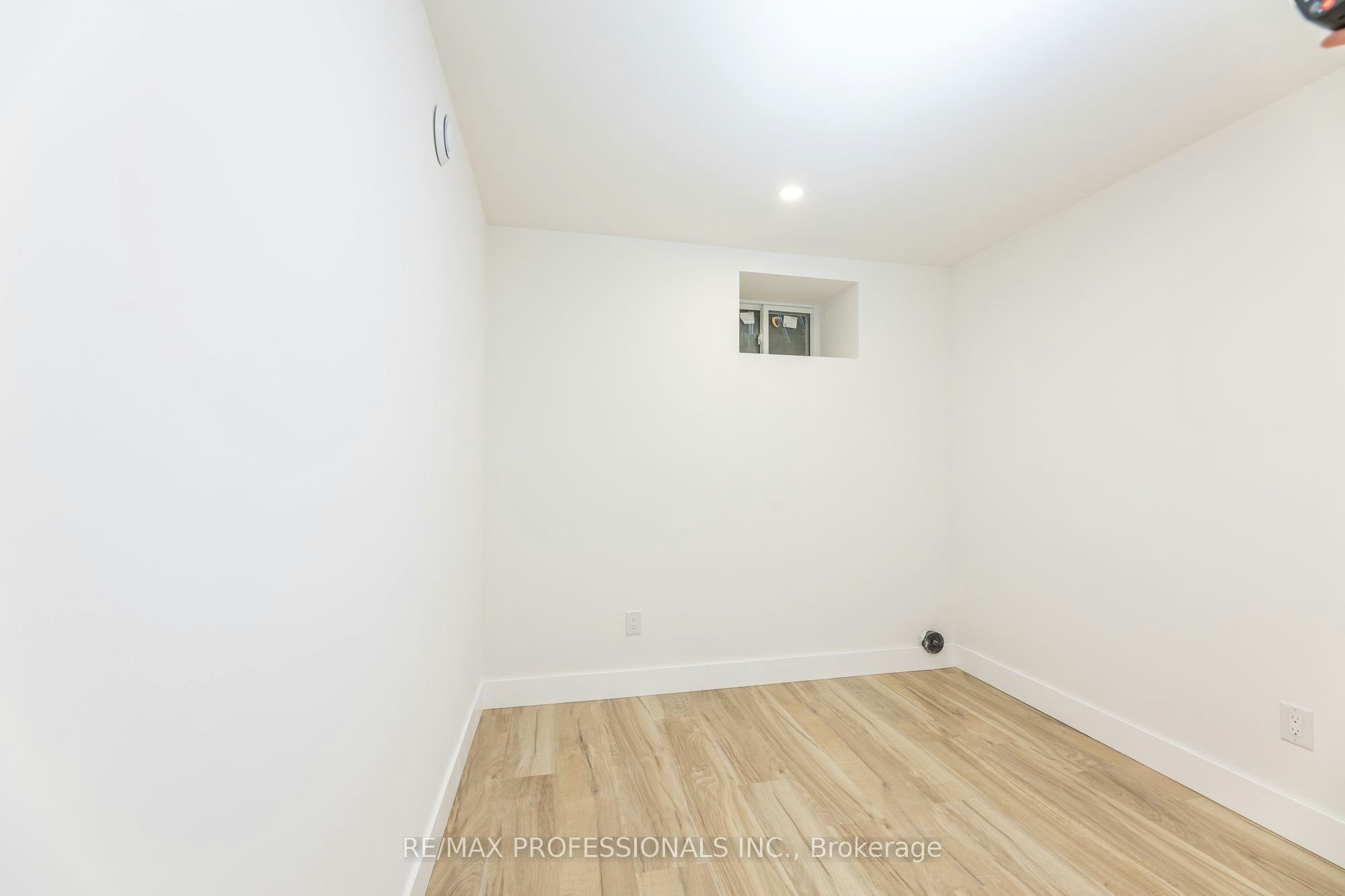 D-130 Jane Street, Toronto, ON, M6S 3Y6 - 8